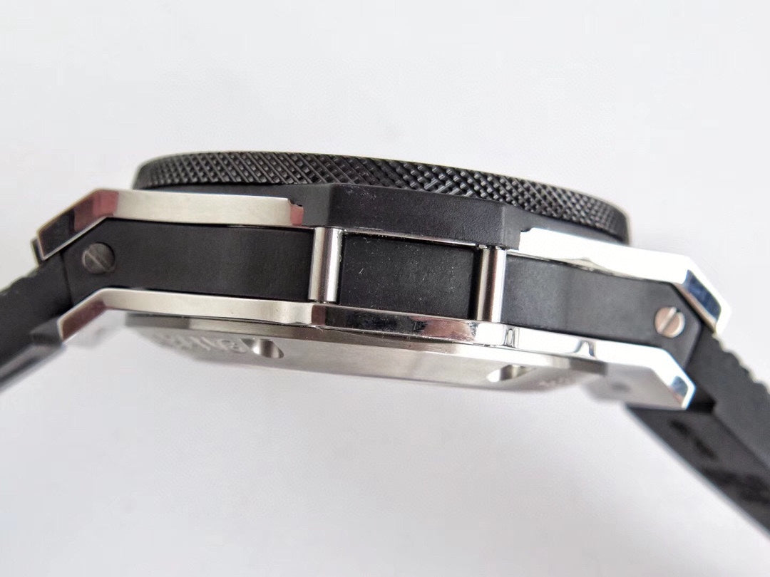 Chronograph -Black - Black Rubber - Automatic - 44mm