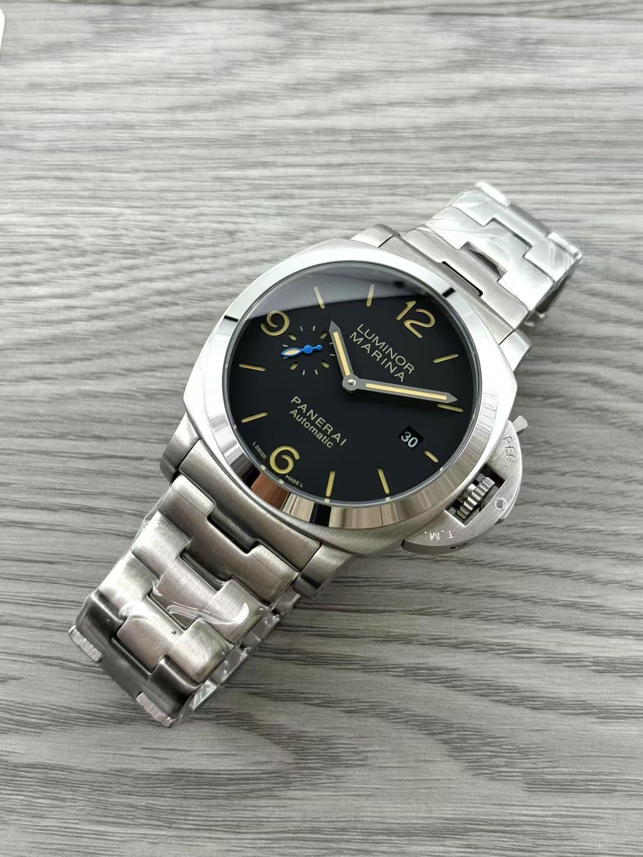 Black - Silver 904L Steel -Automatic - 44mm